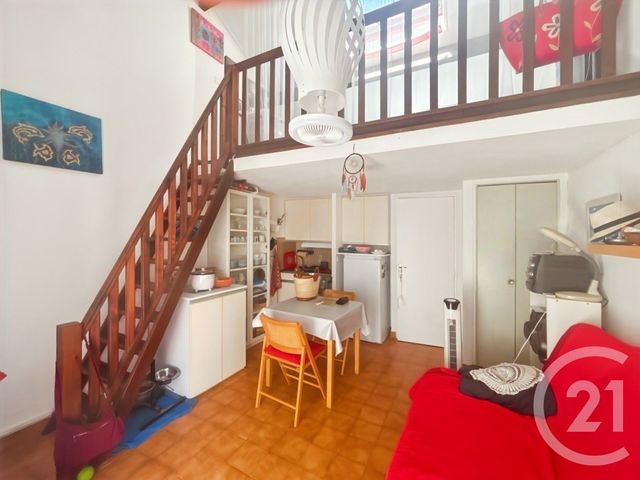 Appartement F1 bis à vendre - 2 pièces - 24.4 m2 - BANDOL - 83 - PROVENCE-ALPES-COTE-D-AZUR - Century 21 Immobilière Charlemagne