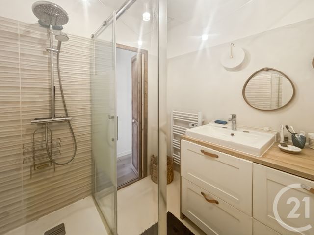 Appartement F3 à vendre - 3 pièces - 62.48 m2 - BANDOL - 83 - PROVENCE-ALPES-COTE-D-AZUR - Century 21 Immobilière Charlemagne