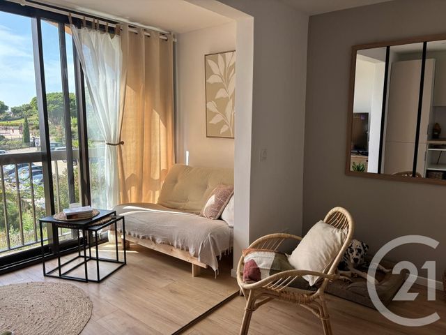 Appartement à vendre - 2 pièces - 31.7 m2 - SIX FOURS LES PLAGES - 83 - PROVENCE-ALPES-COTE-D-AZUR - Century 21 Immobilière Charlemagne
