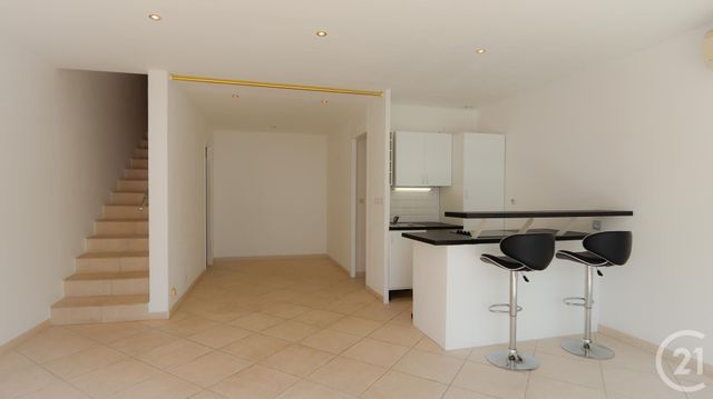 Appartement T2 à vendre - 2 pièces - 36.87 m2 - BANDOL - 83 - PROVENCE-ALPES-COTE-D-AZUR - Century 21 Immobilière Charlemagne Appartement T2 à vendre - 2 pièces - 36.87 m2 - BANDOL - 83 - PROVENCE-ALPES-COTE-D-AZUR - Century 21 Immobilière Charlemagne