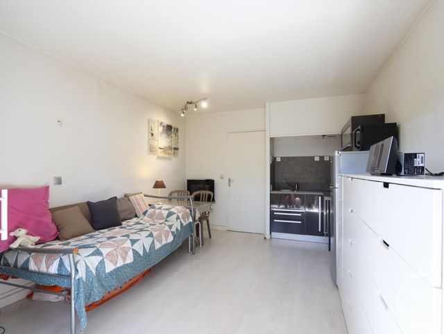 Afficher la photo en grand Appartement F1 à vendre - 1 pièce - 23.1 m2 - SANARY SUR MER - 83 - PROVENCE-ALPES-COTE-D-AZUR - Century 21 Immobilière Charlemagne