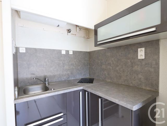 Afficher la photo en grand Appartement F1 à vendre - 1 pièce - 23.1 m2 - SANARY SUR MER - 83 - PROVENCE-ALPES-COTE-D-AZUR - Century 21 Immobilière Charlemagne