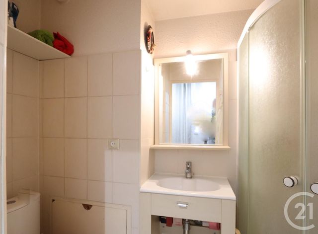 Afficher la photo en grand Appartement F1 à vendre - 1 pièce - 23.1 m2 - SANARY SUR MER - 83 - PROVENCE-ALPES-COTE-D-AZUR - Century 21 Immobilière Charlemagne