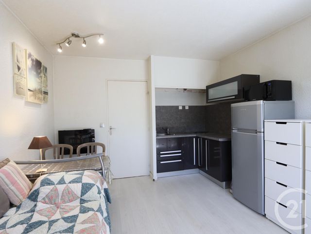 Afficher la photo en grand Appartement F1 à vendre - 1 pièce - 23.1 m2 - SANARY SUR MER - 83 - PROVENCE-ALPES-COTE-D-AZUR - Century 21 Immobilière Charlemagne
