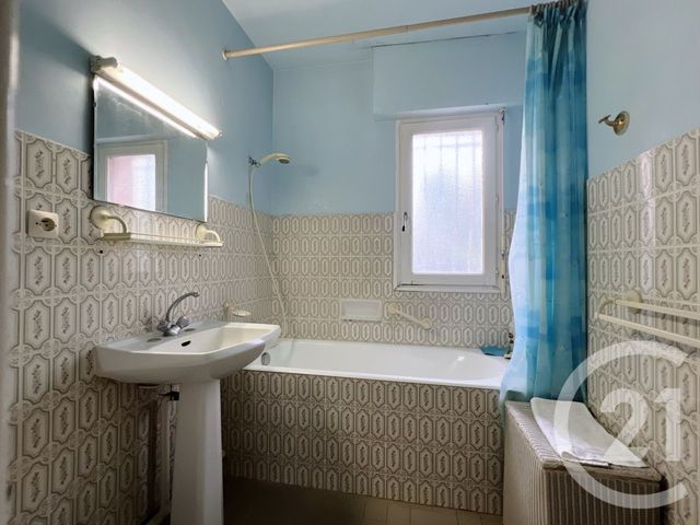 Afficher la photo en grand Appartement T3 à vendre - 3 pièces - 63.0 m2 - BANDOL - 83 - PROVENCE-ALPES-COTE-D-AZUR - Century 21 Immobilière Charlemagne