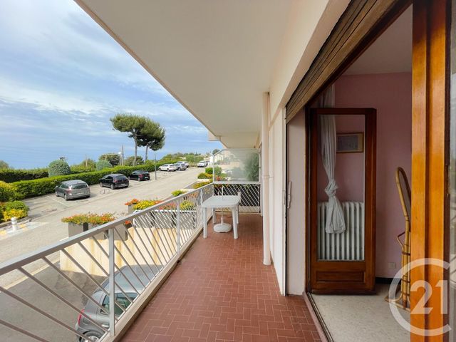 Afficher la photo en grand Appartement T3 à vendre - 3 pièces - 63.0 m2 - BANDOL - 83 - PROVENCE-ALPES-COTE-D-AZUR - Century 21 Immobilière Charlemagne