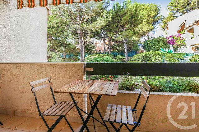 Appartement Duplex à louer - 2 pièces - 24.17 m2 - BANDOL - 83 - PROVENCE-ALPES-COTE-D-AZUR - Century 21 Immobilière Charlemagne